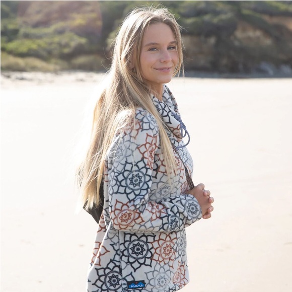 Kavu Tops - KAVU, patterned fleece/hoodie